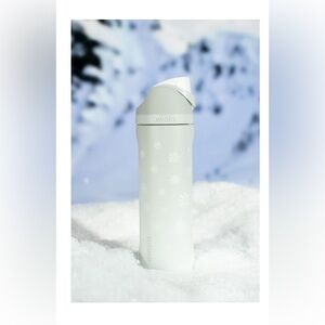 ❄️NEW Owala 24oz FreeSip Stainless Steel Water Bottle - Snowed In❄️